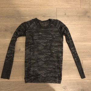 Lululemon Swiftly Tech Long Sleeve Shirt Size 6 in Black